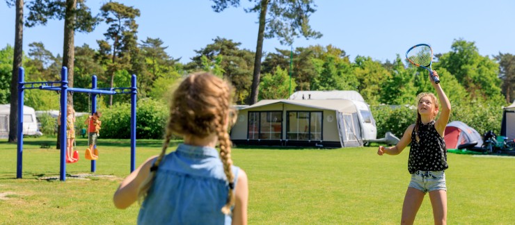 Camping bij Roermond - badminton
