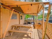 Safaritent terras heldense bossen