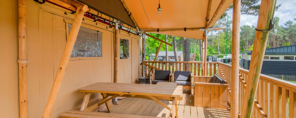 Safaritent terras heldense bossen
